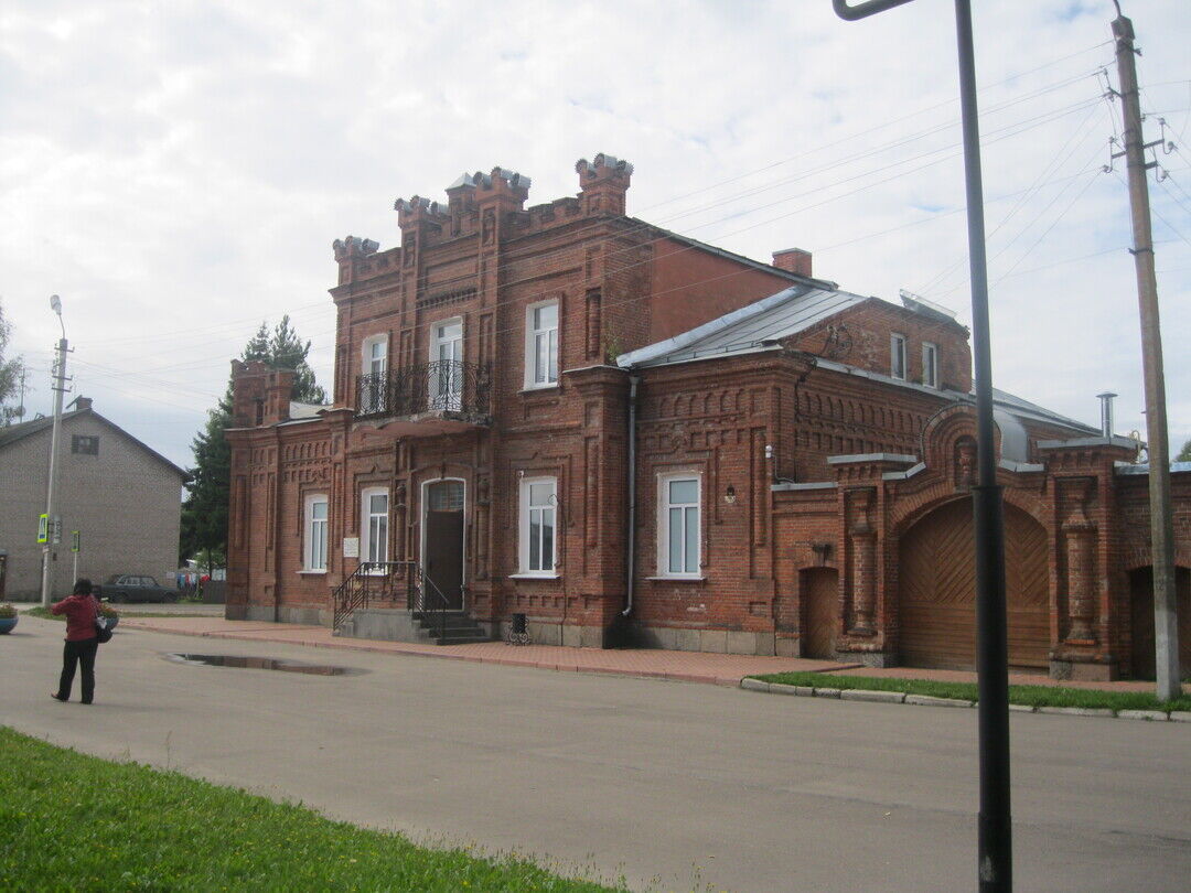 Дом, в котором жил командир партизанского отряда 1812 г. Никита Минченков (ныне Дом культуры)