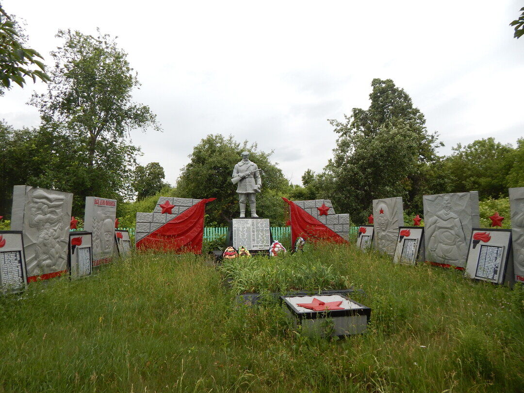 Погода мокрушино курской беловского. Братская могила воинов Советской армии (Ижевск). Братская могила воинов Советской армии Щигры. Село Мокрушино Курская область.