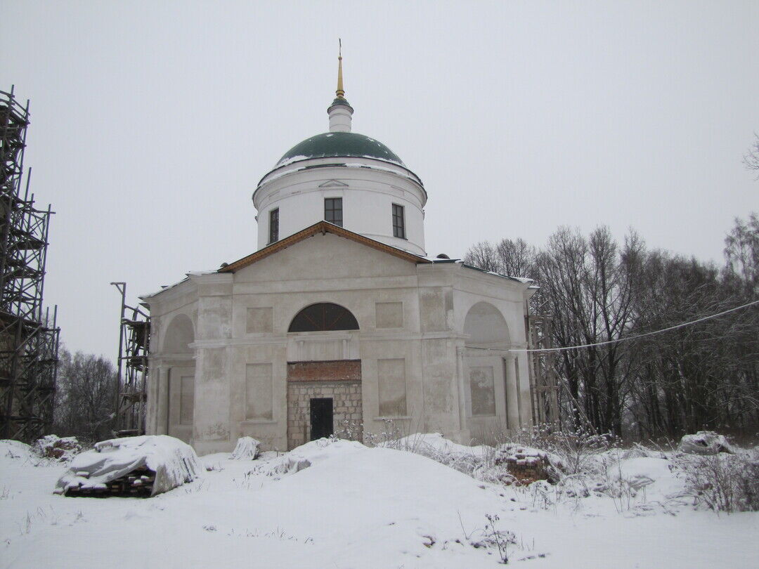 Церковь Казанской божьей матери и парк
