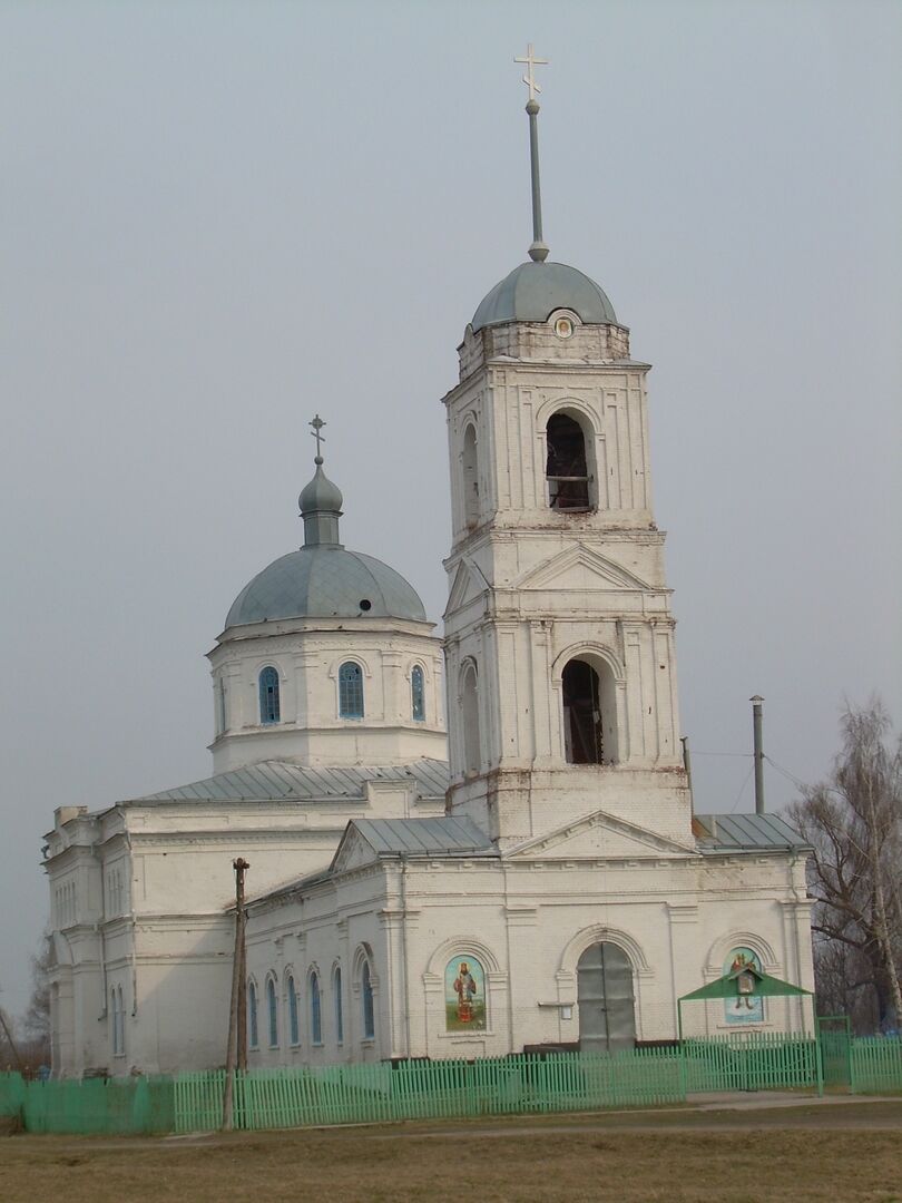 Троицкая церковь, Липецкая область, Добровский район, с. Большой Хомутец, ул. Советская, 43