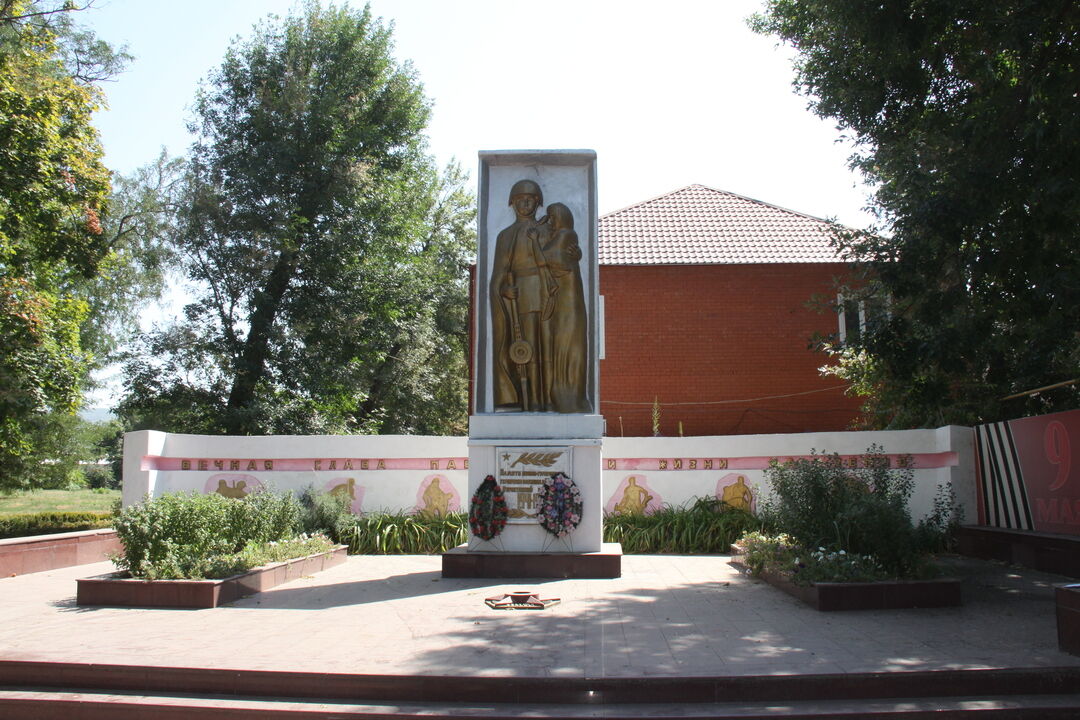 Памятник воинам-землякам, погибшим в Великой Отечественной войне 1941-1945 гг.