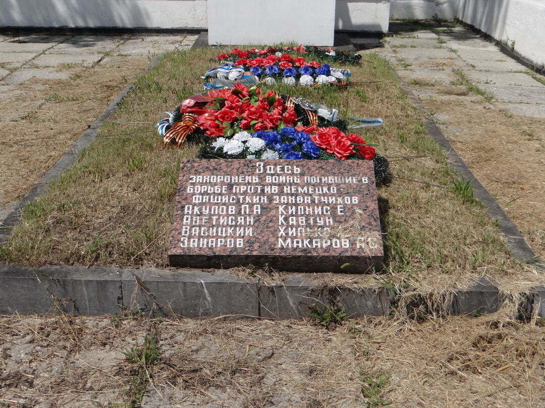 Братская могила воинов и партизан, погибших в годы Великой Отечественной войны