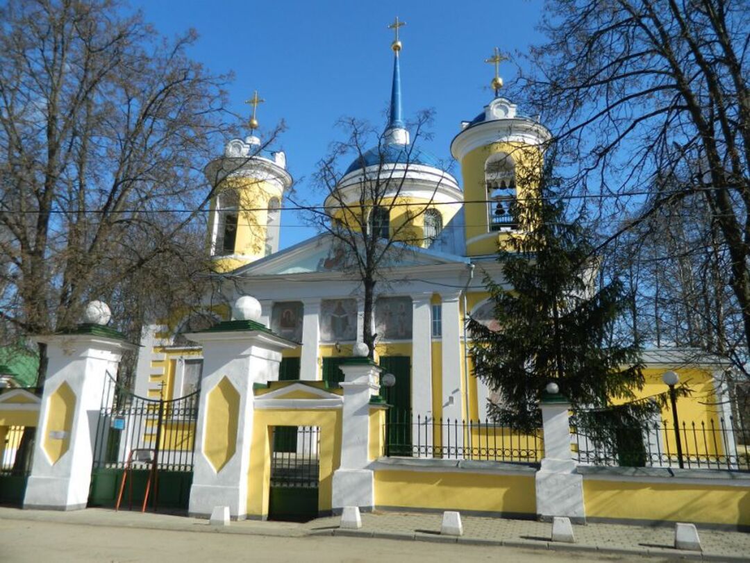 Храм покрова пресвятой богородицы в перхушково расписание. Храм Покрова Пресвятой Богородицы в Акулово. Церковь в Акулово Одинцовского района. Покровский храм село Акулово. Храм Покрова Богородицы с Акулово Одинцовский район.