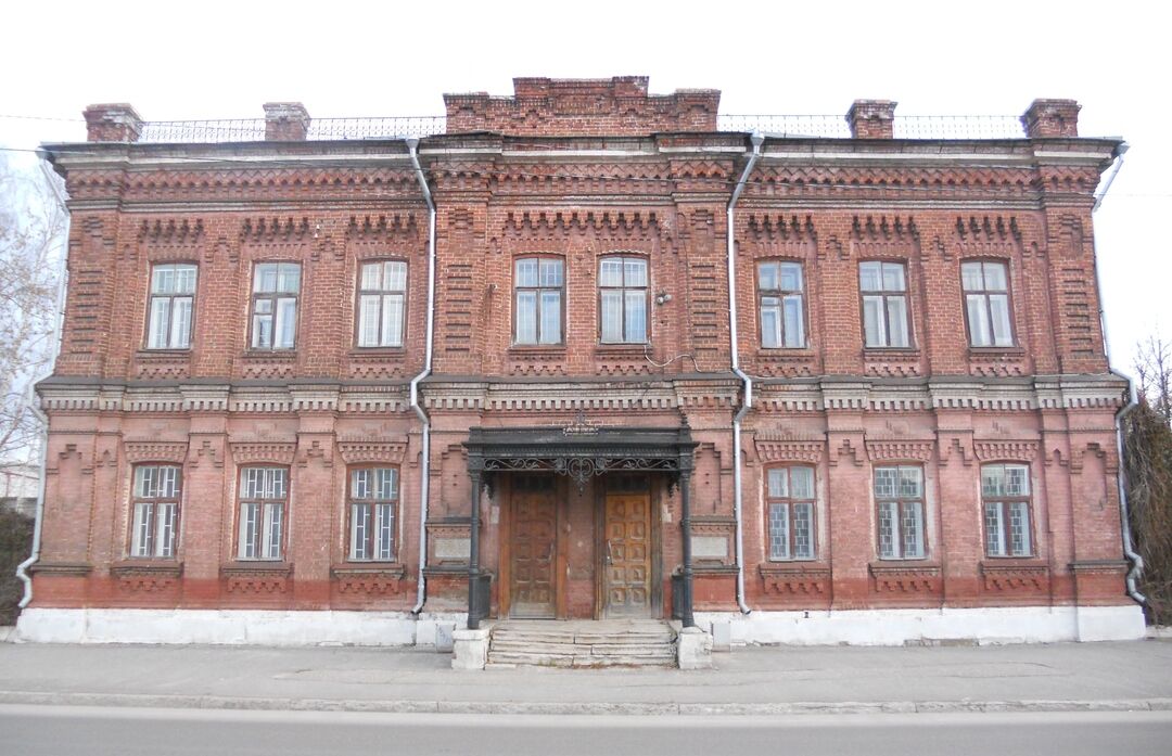 Кострома дом. Ночлежный дом в Костроме. Кострома памятники архитектуры. Кострома старинные здания. Исторические здания Костромы.