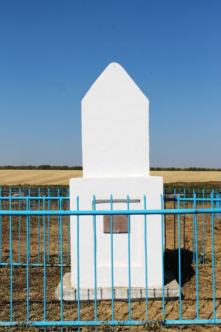 Братская могила коммунистов Гимранова Ф. и Князева А., погибших в 1919 г.