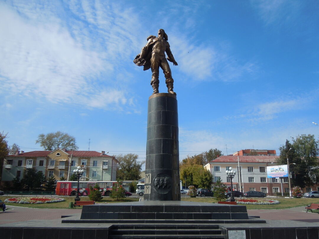 Памятник Героям-стратонавтам И.Д.Усыскину, П.Ф.Федосеенко, А.Б.Васенко