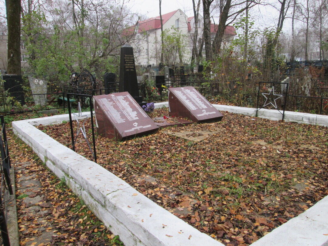 Братские могилы воинов Советской Армии, погибших в 1943 г. при освобождении г. Смоленска от немецко-фашистских захватчиков