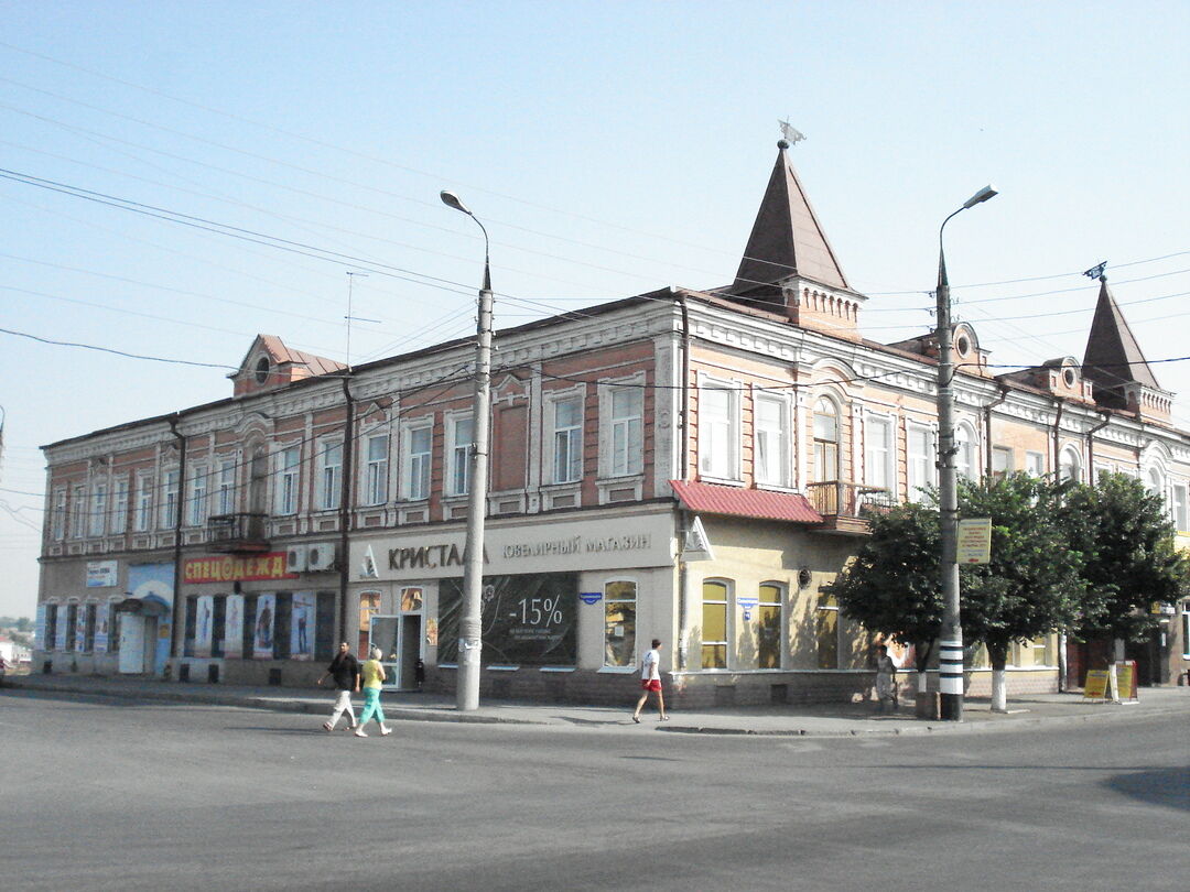 Гостиница Кураева с кондитерским магазином Протасова и аптекарским магазином Суйковского