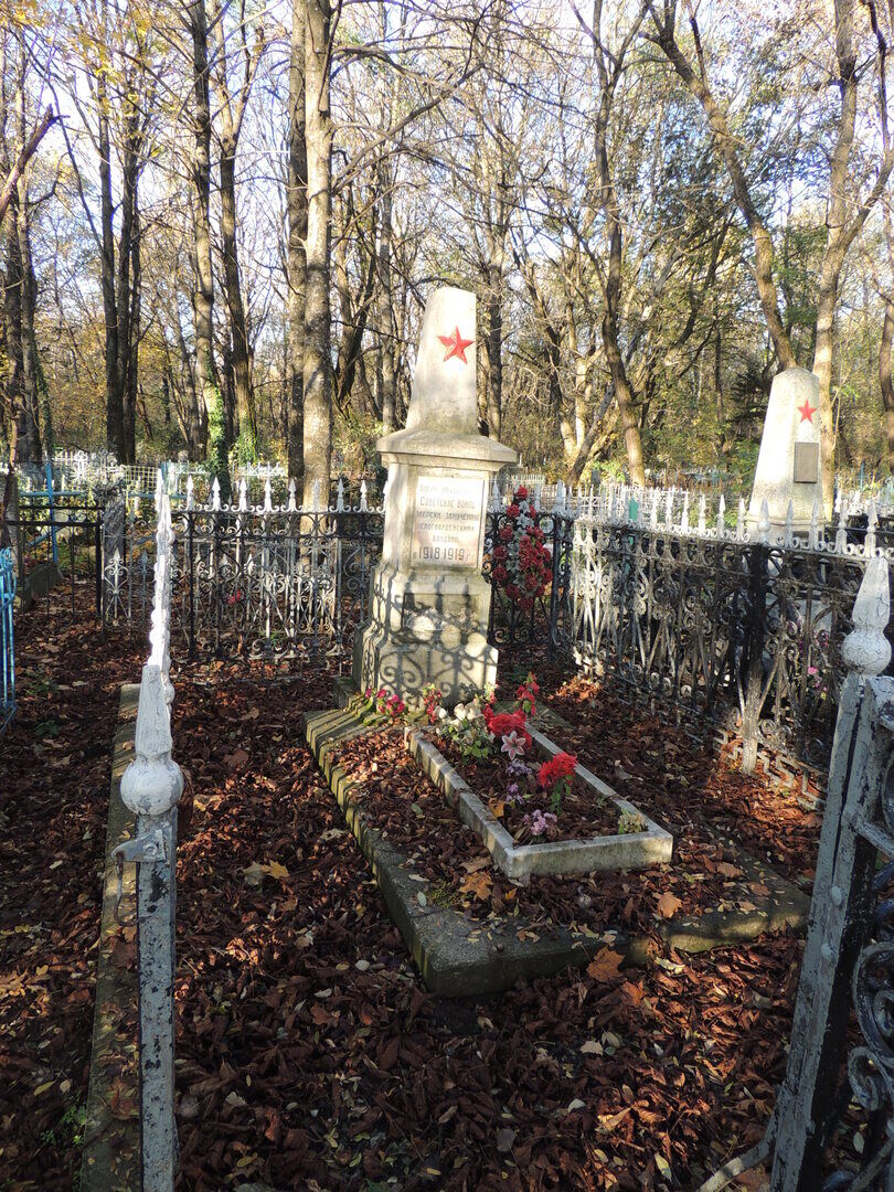 Братская могила воинов, павших в боях при обороне г. Ставрополя в период гражданской войны