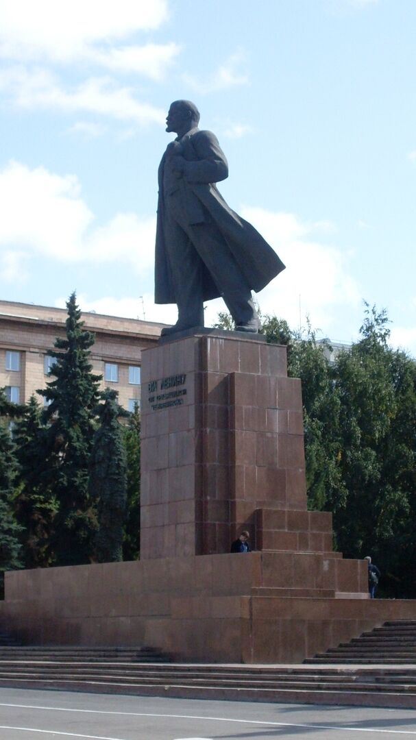 Памятник В.И.Ленину, 1959 г., ск. Головницкий Л.Н., ск. Зайков В.С., арх. Александров Е.В.