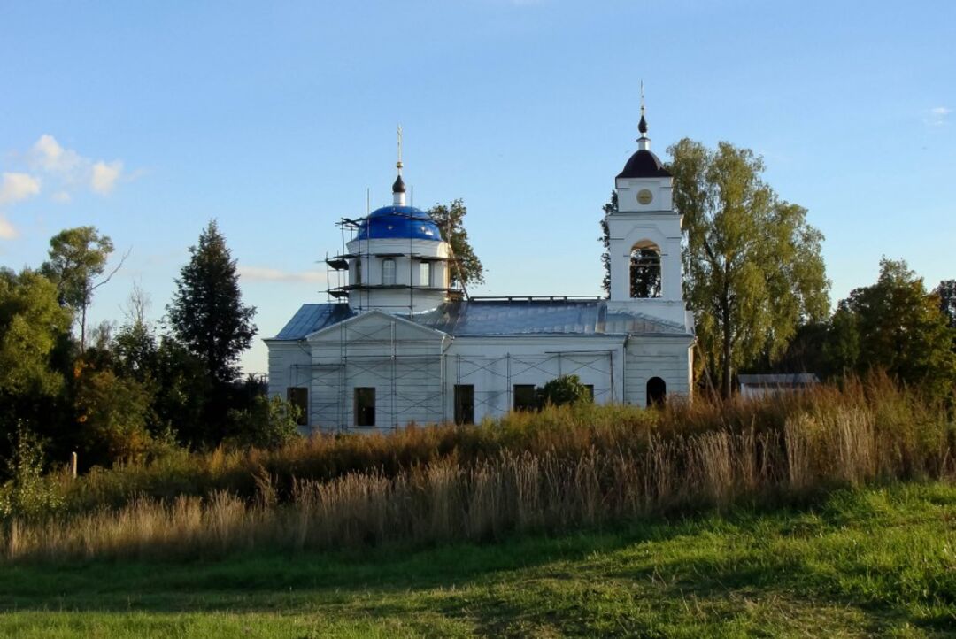 Калуга малинники. Малинники Сергиево-Посадский район. Храм Малинники. Храм в малинниках Моск обл.. Калуга Церковь Малинники.