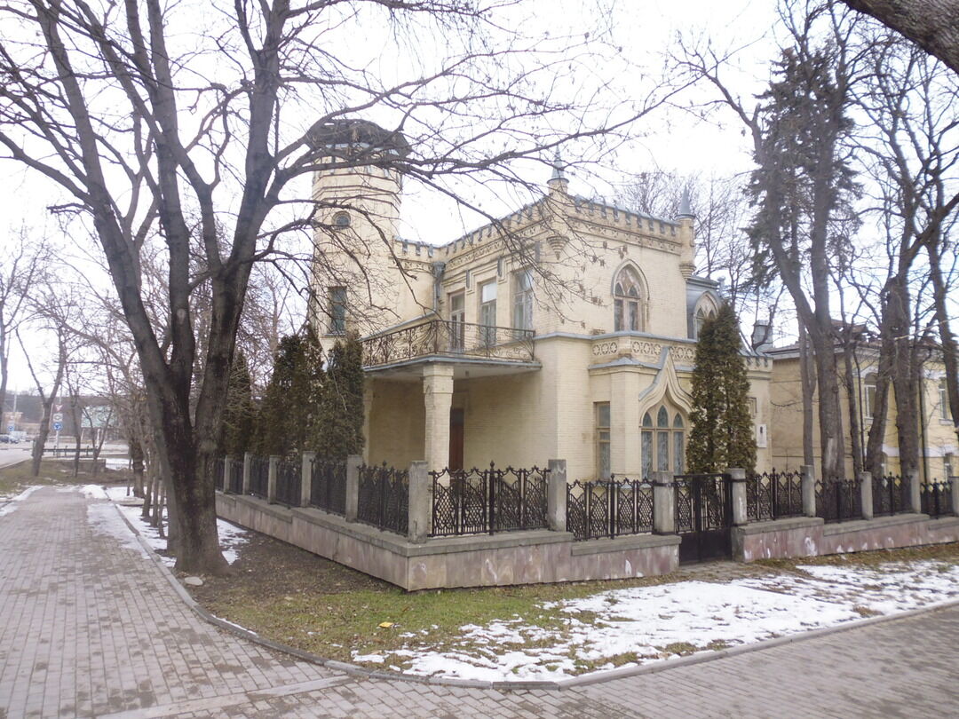 Дом Разумовского В.И., заслуженного деятеля науки, Ставропольский край, г.  Ессентуки, Ленина, 1