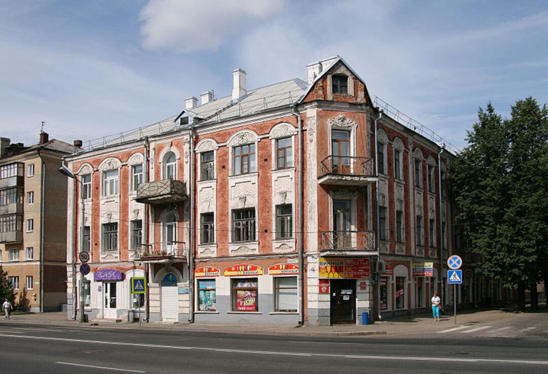 Дом жилой доходный В.Е.Поташева, Псковская область, город Псков, Октябрьский  пр., д. 32