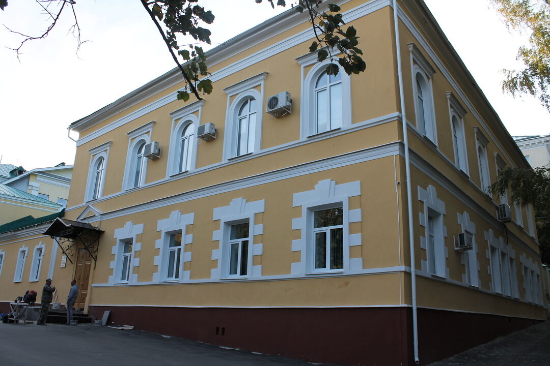 Здание бывшей консистории, где в 1918 г. размещался Пензенский центральный штаб и комиссариат по военным делам. Здесь шло формирование частей I-ой Революционной армии, подбор кадров для которой производили производили командующий М.Н.Тухачевский, политические комиссары В.В.Куйбышев, О.Ю.Калнин