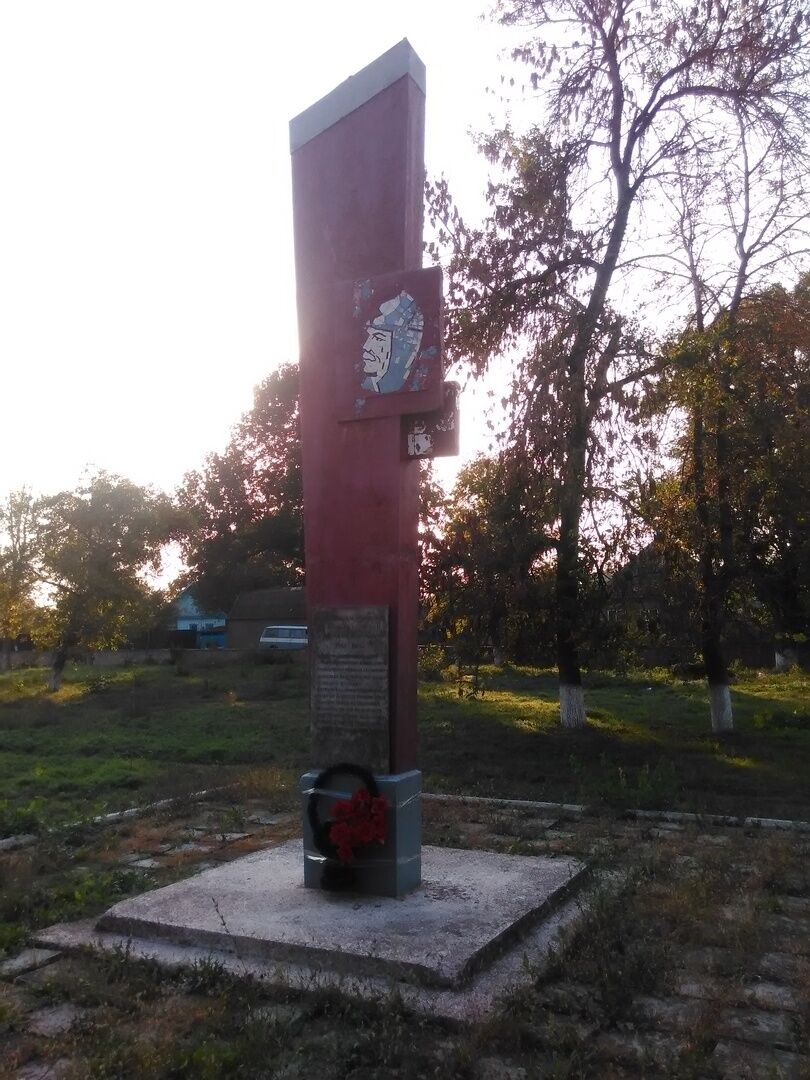 Памятник участникам гражданской и Великой Отечественной войн, Кабардино- Балкарская Республика, Майский район, станица Котляревская