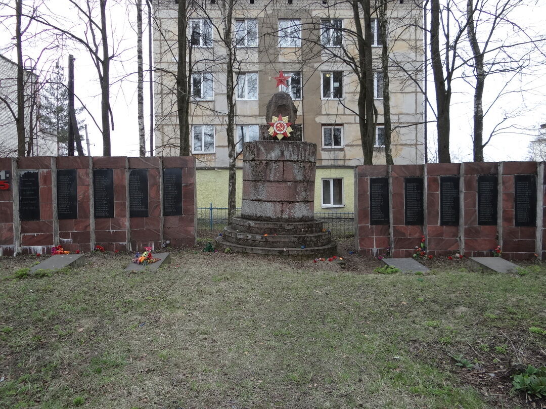 Братская могила советских воинов, павших в годы Великой Отечественной войны 1941-1945 г.г.