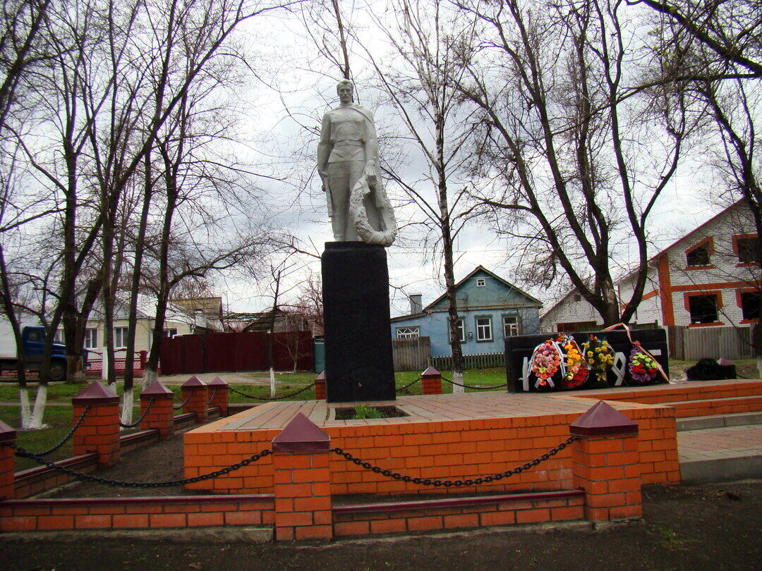 Памятник погибшим воинам в Алексеевке Белгородской