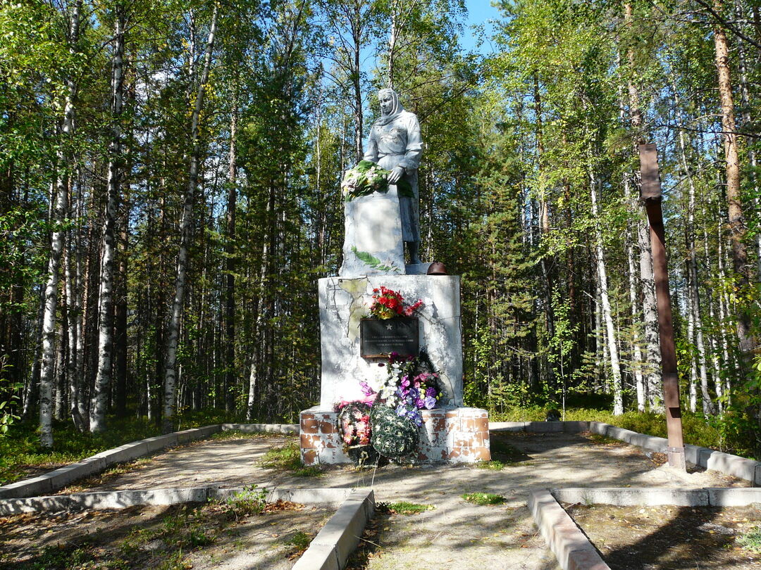 Карелия лоухский. Лоухи Кестеньга Братская могила. Кестеньга Братская могила Карелия. Братская могила поселок Кестеньга. Карелия Лоухский район Кестеньга.