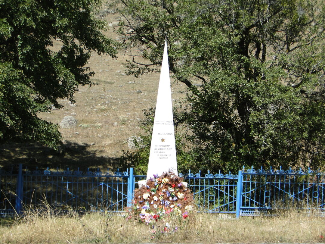 Братская могила мирных жителей, расстрелянных фашистами в 1942 году