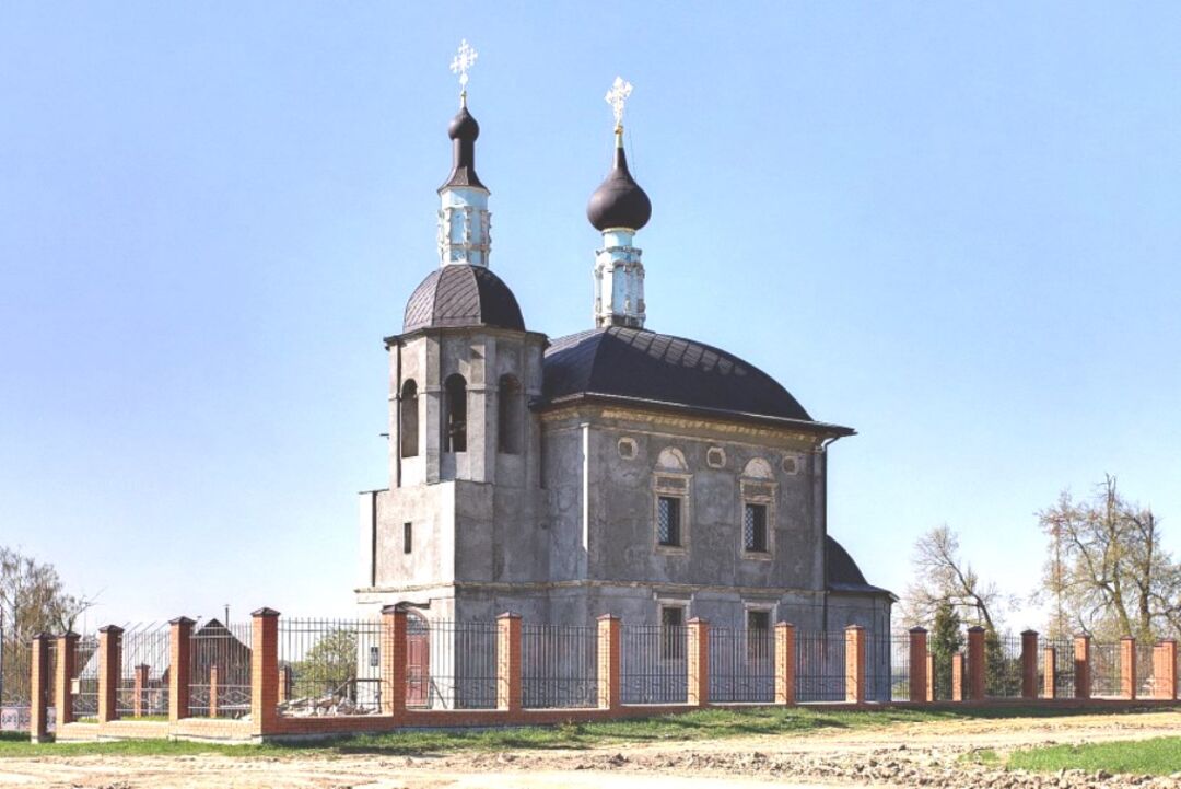 Село домодедовское. Кузовлевское кладбище Домодедово. Храм в селе Кузовлево. Богородице-Рождественский храм в с. Кузовлево. Церковь в Кузовлево Домодедовский район.