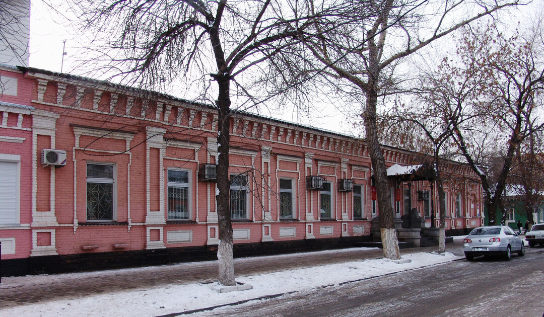 Дом городской усадьбы. Кирпичный стиль, Оренбургская область, г.Оренбург, ул.Ленинская, 31