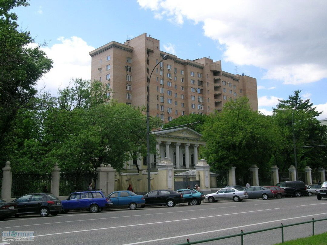 Дача Постниковых - Коншиных - И.А.Манташева, 1-я треть XIX в. (?) - нач. XX в., 1990-е гг., архитекторы Ф.О.Шехтель, А.Э.Эрихсон. Здесь в 1892-1900-х гг. располагался загородный театр и увеселительный парк Шарля Омона