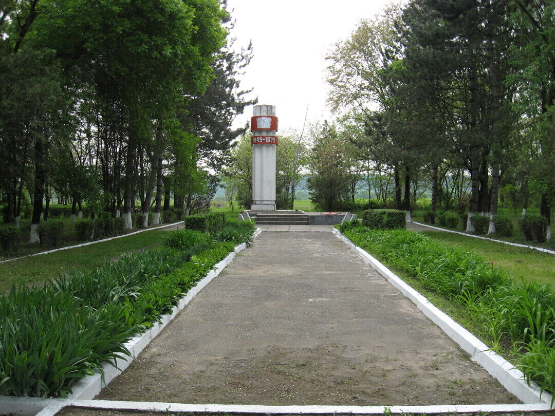 Памятник землякам, погибшим в 1941-45 гг.