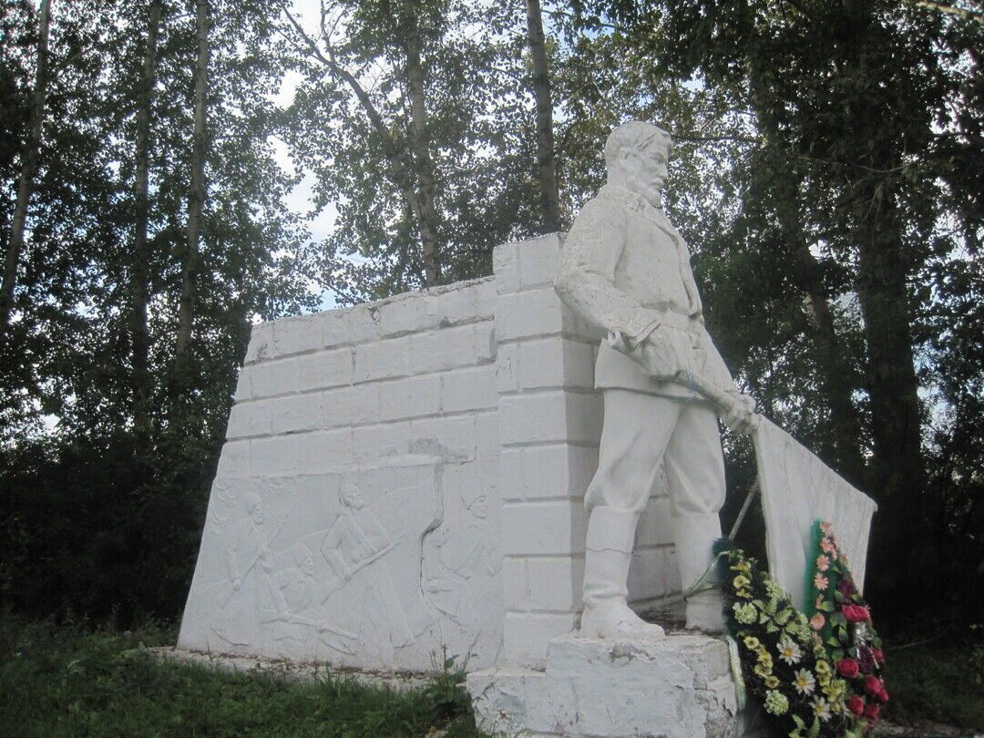 Пгт большая. Памятник Братская могила Партизан Бердск.