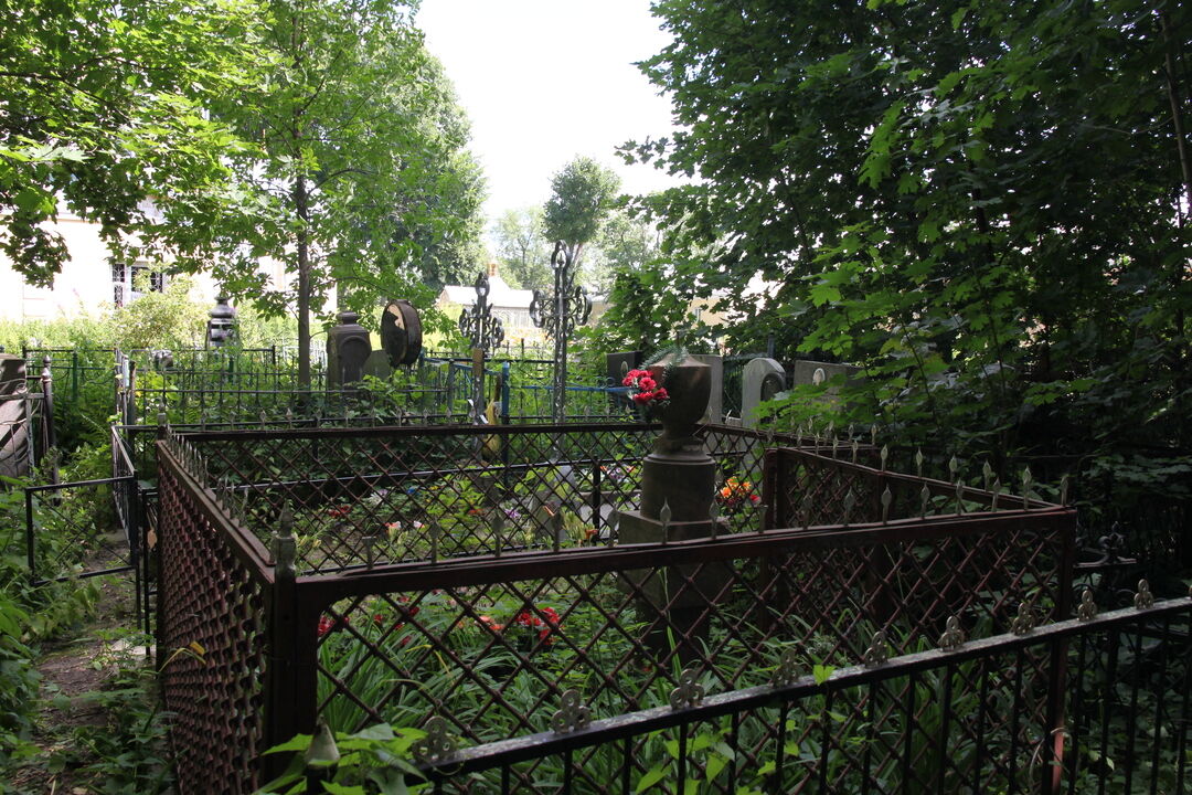 Могила Евгения Петровича Оболенского (1796-1865)