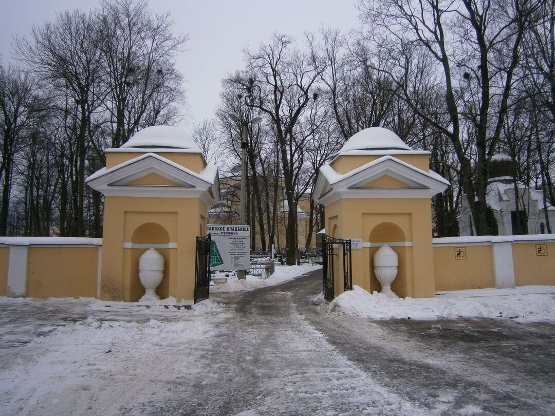 Казанское кладбище. Казанское кладбище Пушкин. Санкт Петербург г Пушкин кладбище Казанское. Казанское кладбище Пушкин Церковь. Кладбище в Пушкине СПБ Казанское кладбище.