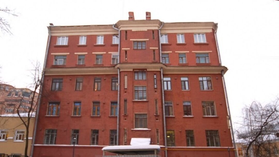 Доходный дом. Здесь в 1915-1922 гг. в квартире № 7 жил и работал писатель И.С.Шмелев.