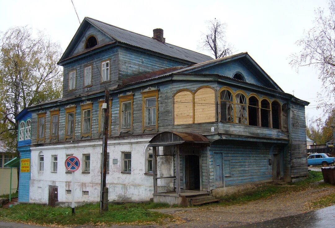 Дом жилой. Здесь располагался Дом пролетарской культуры, Костромская область,  Кологривский район, г. Кологрив, ул. Кирова, 7