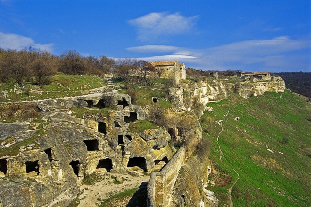 Крепость и пещерный город "Чуфут-Кале"
