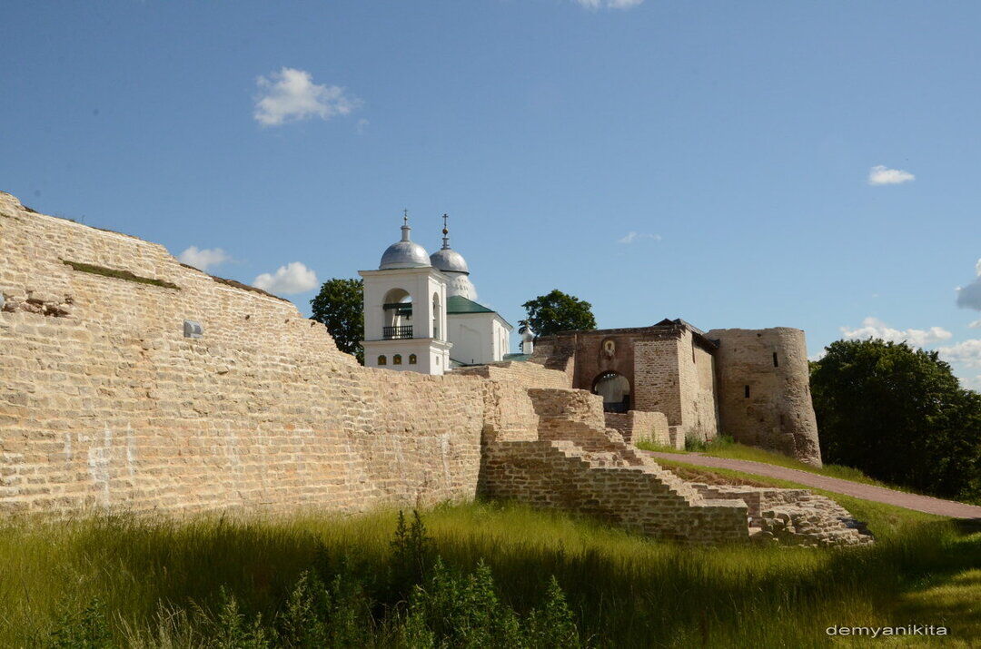 Стены и башни