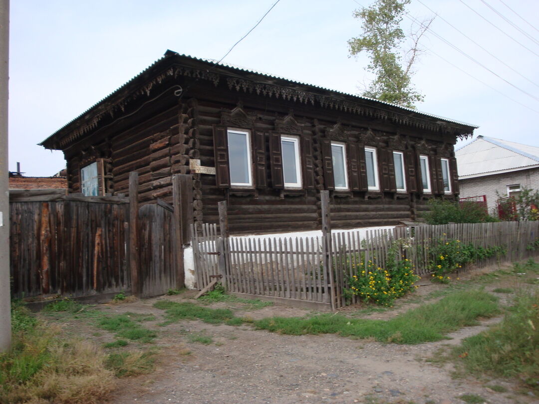 Здание, в котором с января по ноябрь 1924 г. размещался первый уездный революционный комитет Хакасии, руководимый большевиком Итыгиным Георгием Игнатьевичем