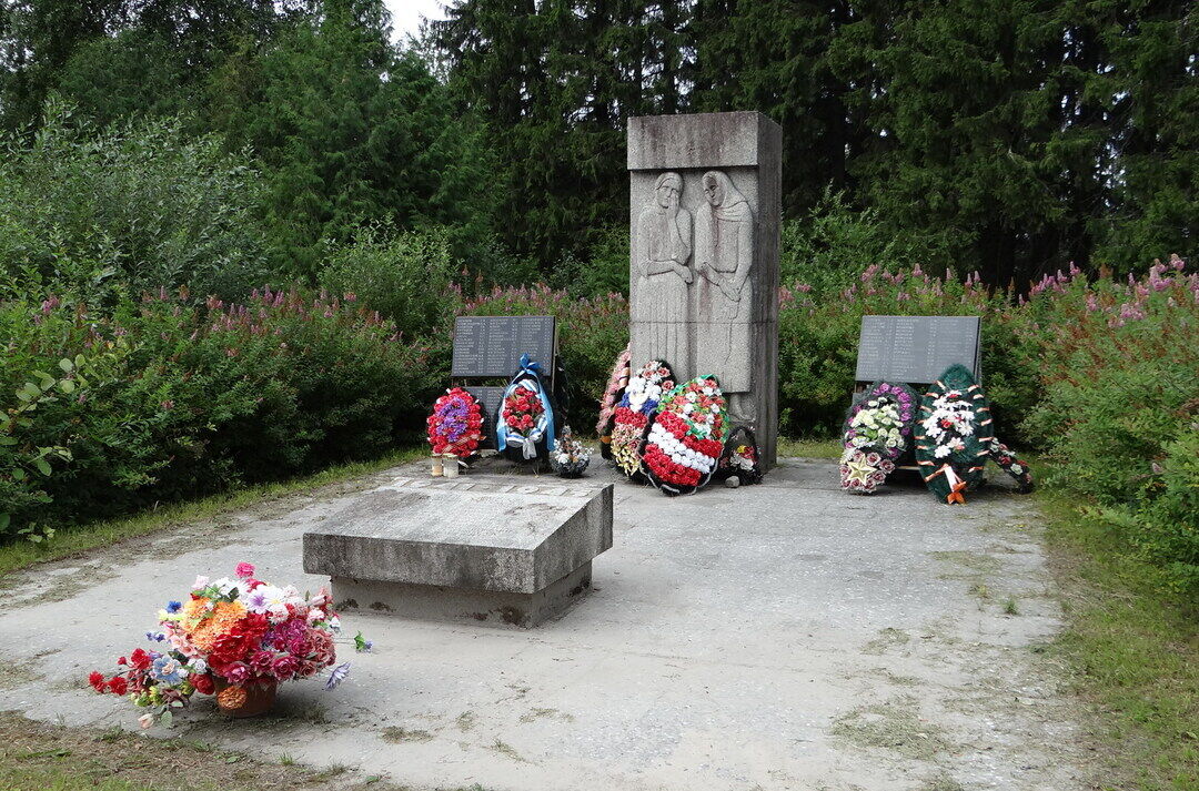 Братская могила советских воинов, погибших в годы Великой Отечественной войны 1941-1945 гг.