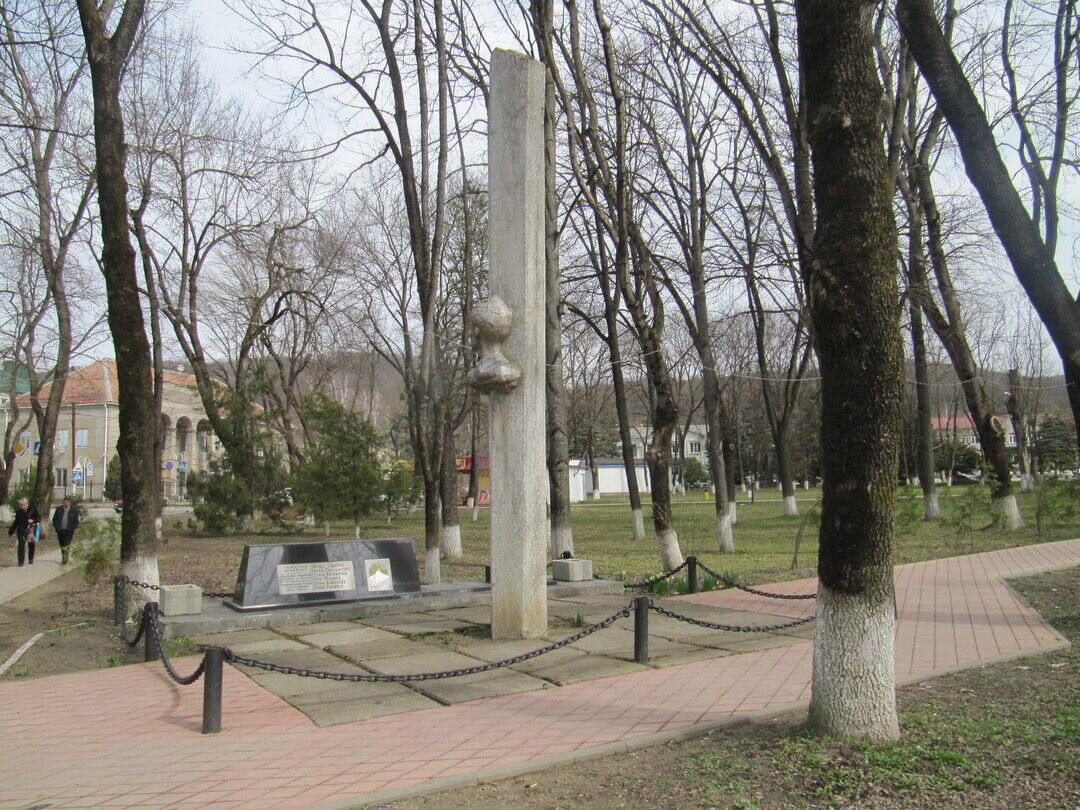 Тульский майкоп. Стела погибшим в Великой Отечественной войне Зеленогорск. Вечный огонь Тульский Майкопский район.