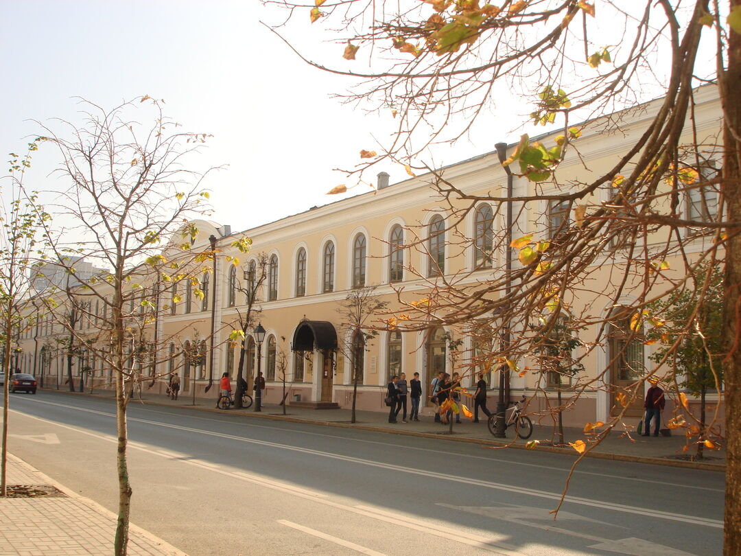 Здание Казанской духовной семинарии, где в 1871г. жил и работал ученый и просветитель Каюм Насыри