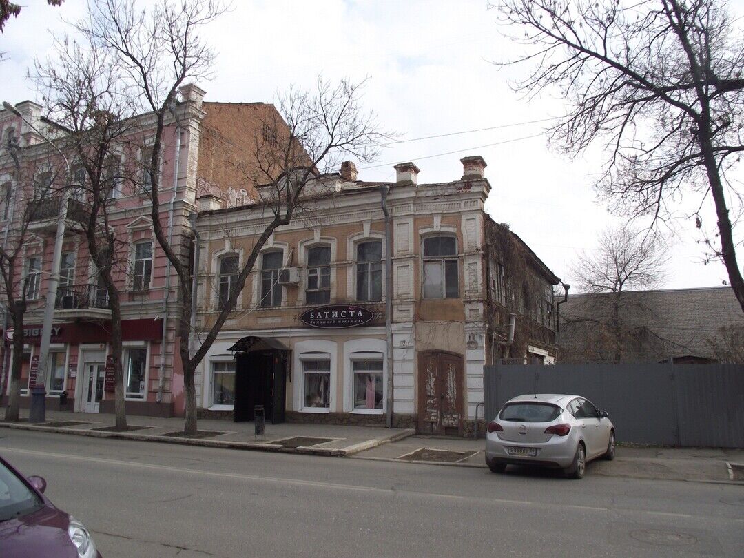 Дом Ковалева Н.П., Астраханская область, город Астрахань, ул. Ленина, 12