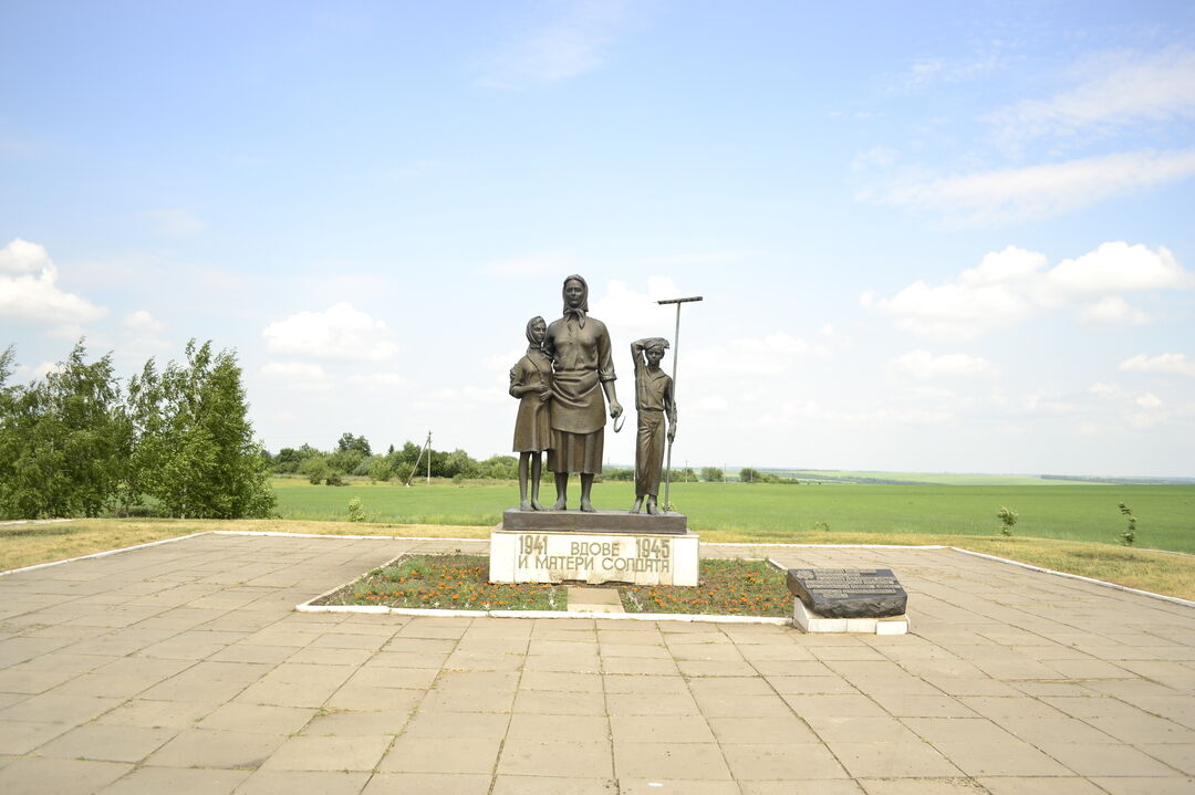Памятник вдове и матери солдата