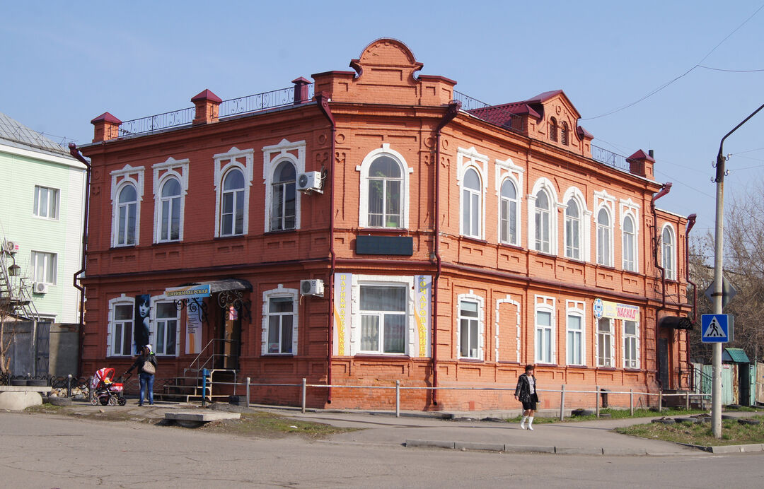 Бийск ул льва толстого. Дом г.Бийск ул Льва Толстого 149. Дом Суховых. Г.Бийск ул Льва Толстого 149 фото дома. Льва Толстого 136.