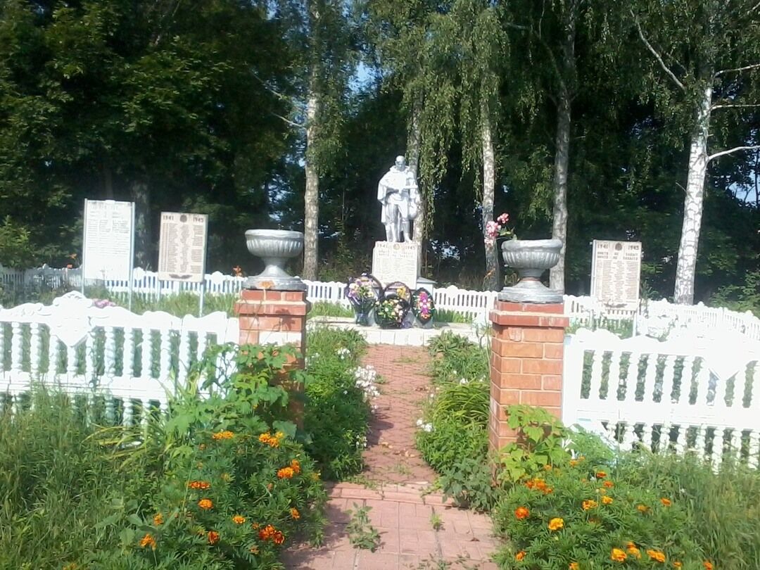 Орловская область урицкий. Городище Орловская область Урицкий район. Братская могила Урицкого района села Городище. Село Городище Орловской Урицкий район. Братское захоронение Городище Орловская область.