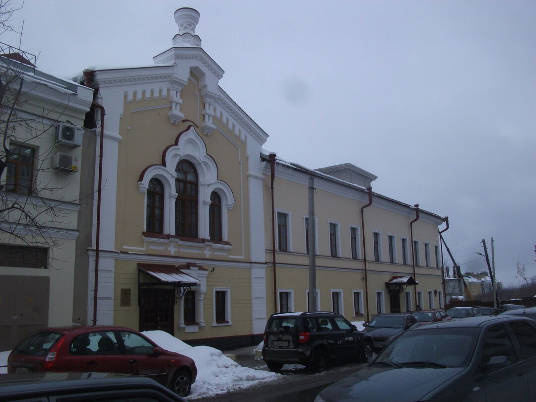 Здание женского духовного училища