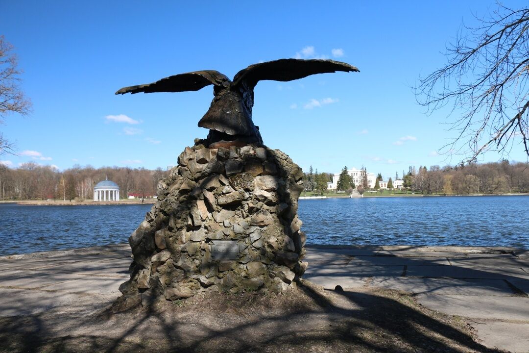 Курский орел. Марьино Орел. Усадьба Марьино Курск Орел. Орел в Марьино Курская область. Курская область монумент орла.