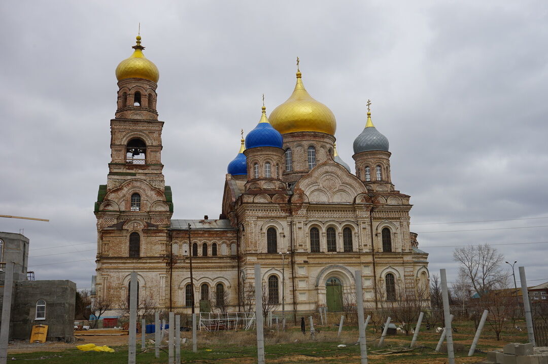 Село никольское астраханской. Храм Рождества Богородицы Никольское Астраханской области. Храм Пресвятой Богородицы село Никольское Енотаевский. Никольское Енотаевский район Церковь. Храм Рождества Пресвятой Богородицы Никольское Астраханская.