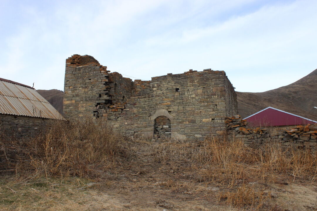 Село веди. Село Шикарой Шаройский район. Башни Химой Шаройского района. Село Шикарой.