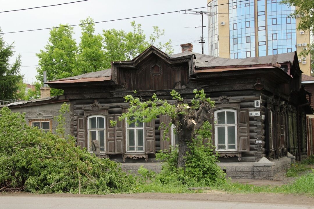 Дома в Омске. Профессорский дом в Омске. Серый дом Омск. Черный дом в Омске.