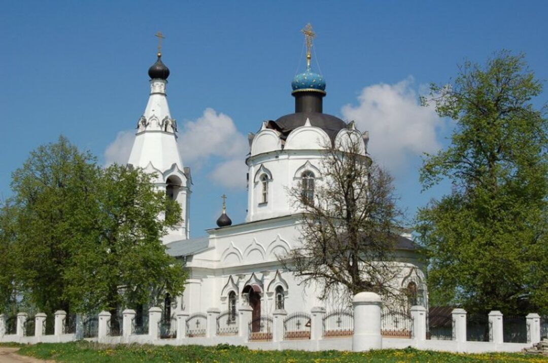 Космы и дамиана химки. Церковь Космы и Дамиана в с. Меткино. Храм в Меткино Домодедово. Храм Меткино белые столбы. Церковь Космы и Дамиана (Козьмодемьянская Церковь) в Суздале.