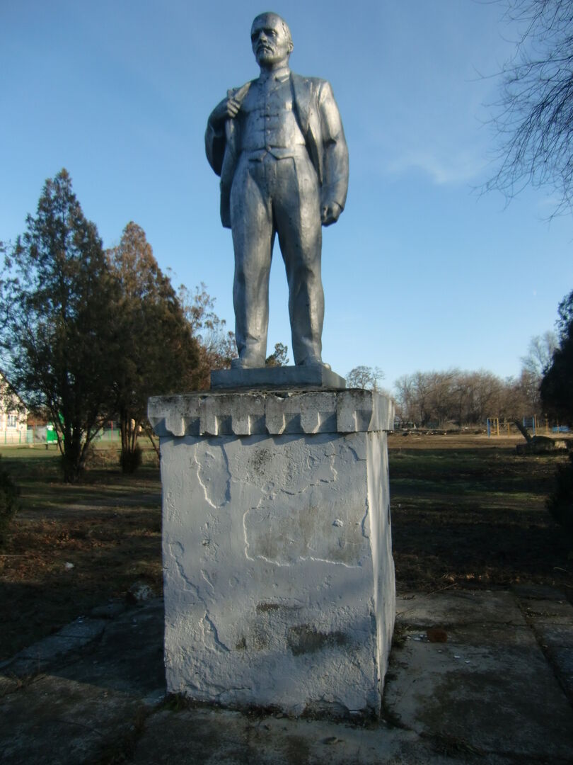 Памятник ВИЛенину, Ставропольский край, Труновский район, селоПодлесное