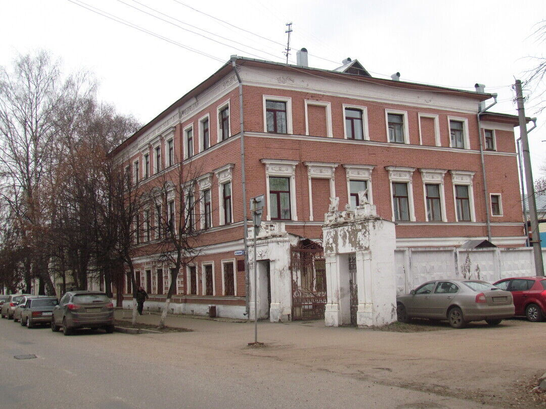 Советская 11 фото. Свердлова 11 Кострома. Свердлова 11 Кострома поликлиника. Дом Красильникова Вологда. Особняк Красильникова.